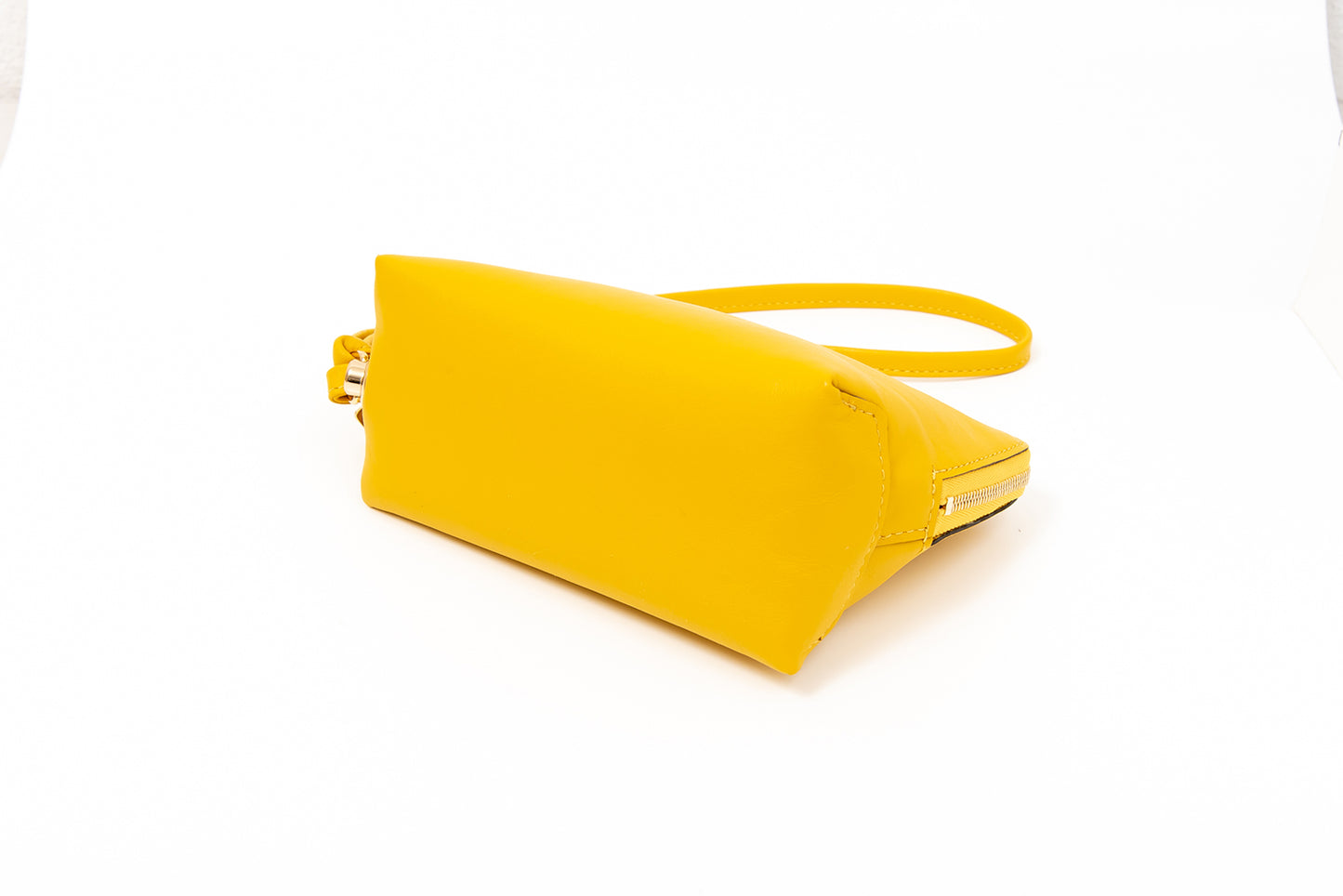 queue （クー）calf /mustard